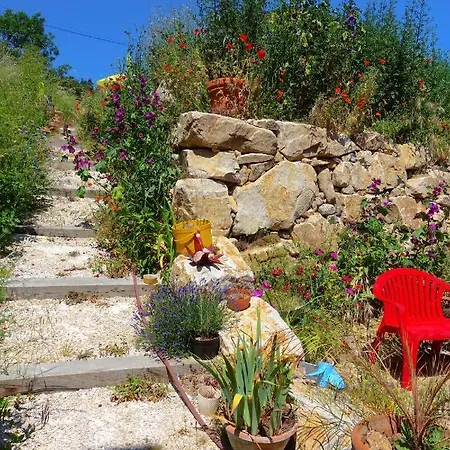 La Ferme De Chenevier, La Roulotte Fleurie 2/4pers * Saint-Victor (Ardeche)