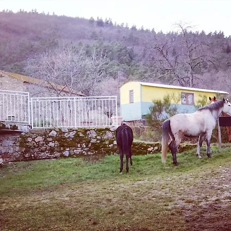 La Ferme De Chenevier, La Roulotte Fleurie 2/4pers