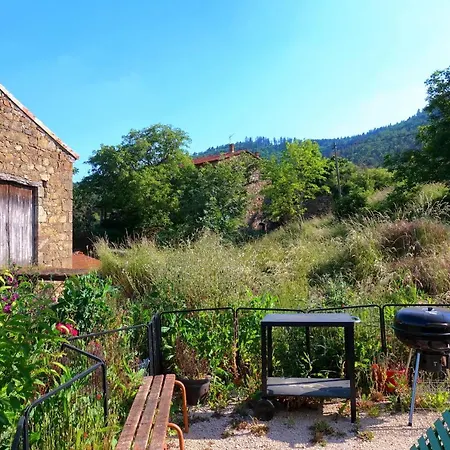 La Ferme De Chenevier, La Roulotte Fleurie 2/4pers Lüks kamp alanı
