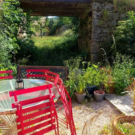 La Ferme De Chenevier, La Roulotte Fleurie 2/4pers Lüks kamp alanı