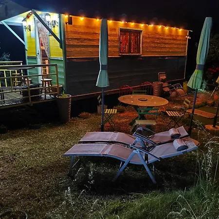 Lüks kamp alanı La Ferme De Chenevier, La Roulotte Fleurie 2/4pers