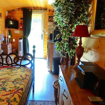 La Ferme De Chenevier, La Roulotte Fleurie 2/4pers * Saint-Victor (Ardeche)